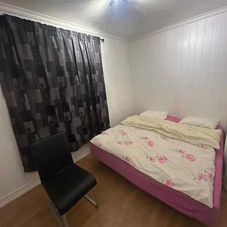 Palmesus! Hel 2 Mannsbolig 5 Sov 10 Senger * Kristiansand
